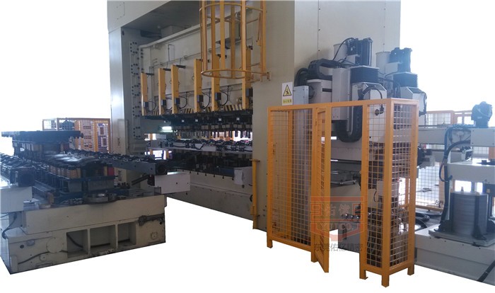 三次元机械手需要配套哪些设备使用实现多工序冲压生产？