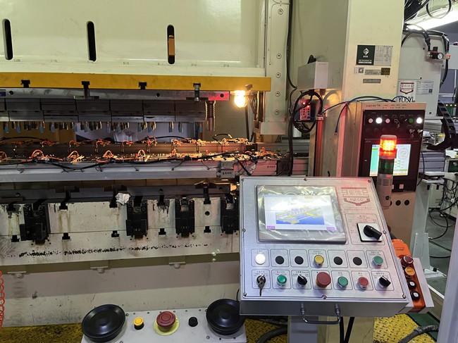 三次元机械手主要由哪些部分组成？