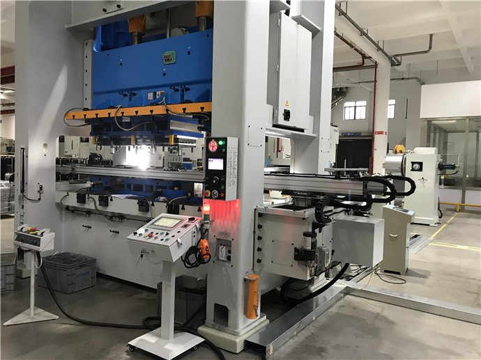 冲床机械手可以解决哪些生产难题？效率与安全的双重提升