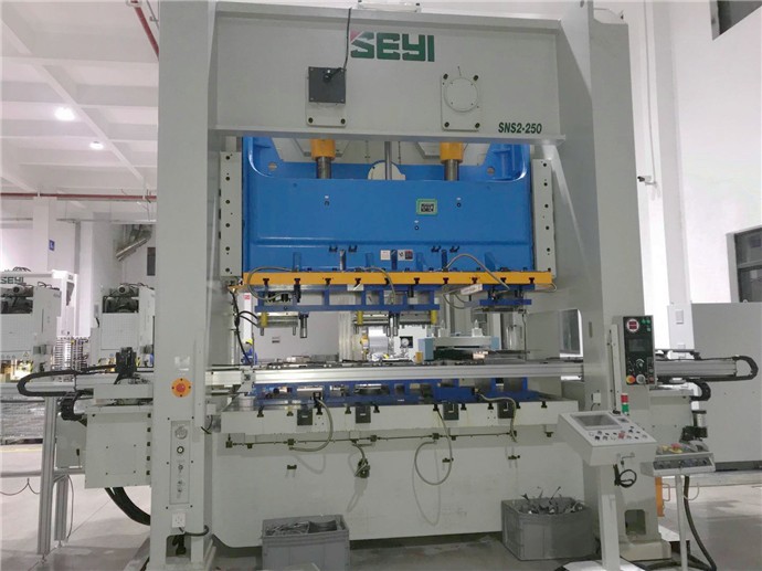 以三次元机械手为核心的自动化冲压生产线功能解析